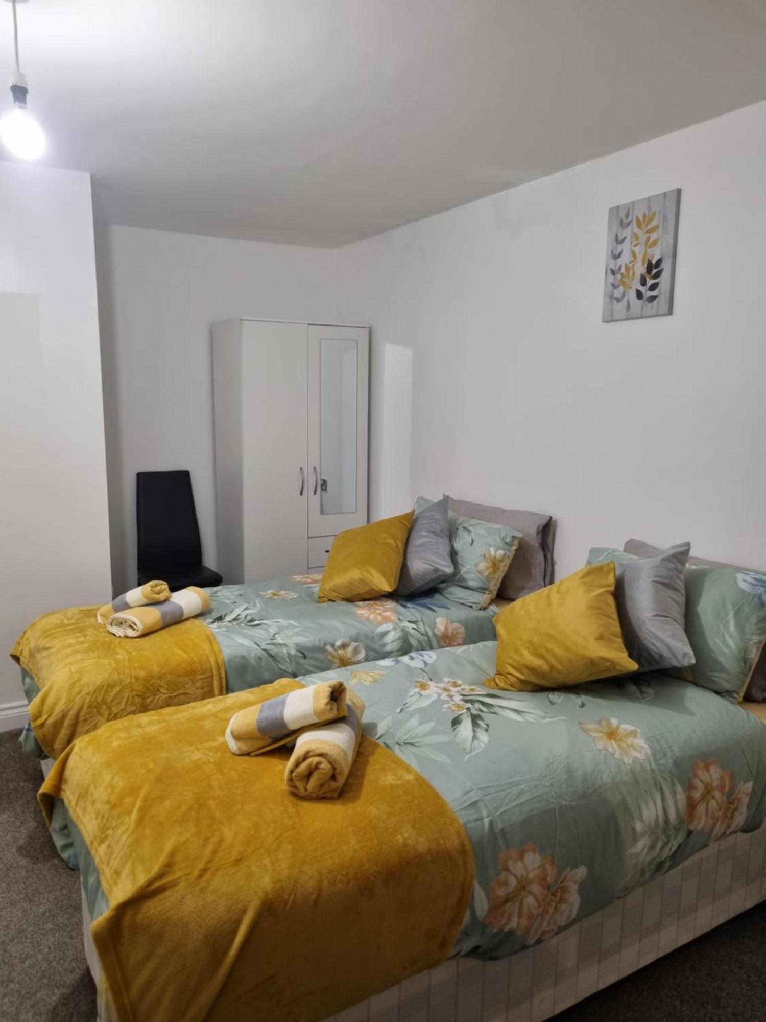 Deluxe Apartment Sleeps Up To 6 Leicester Buitenkant foto